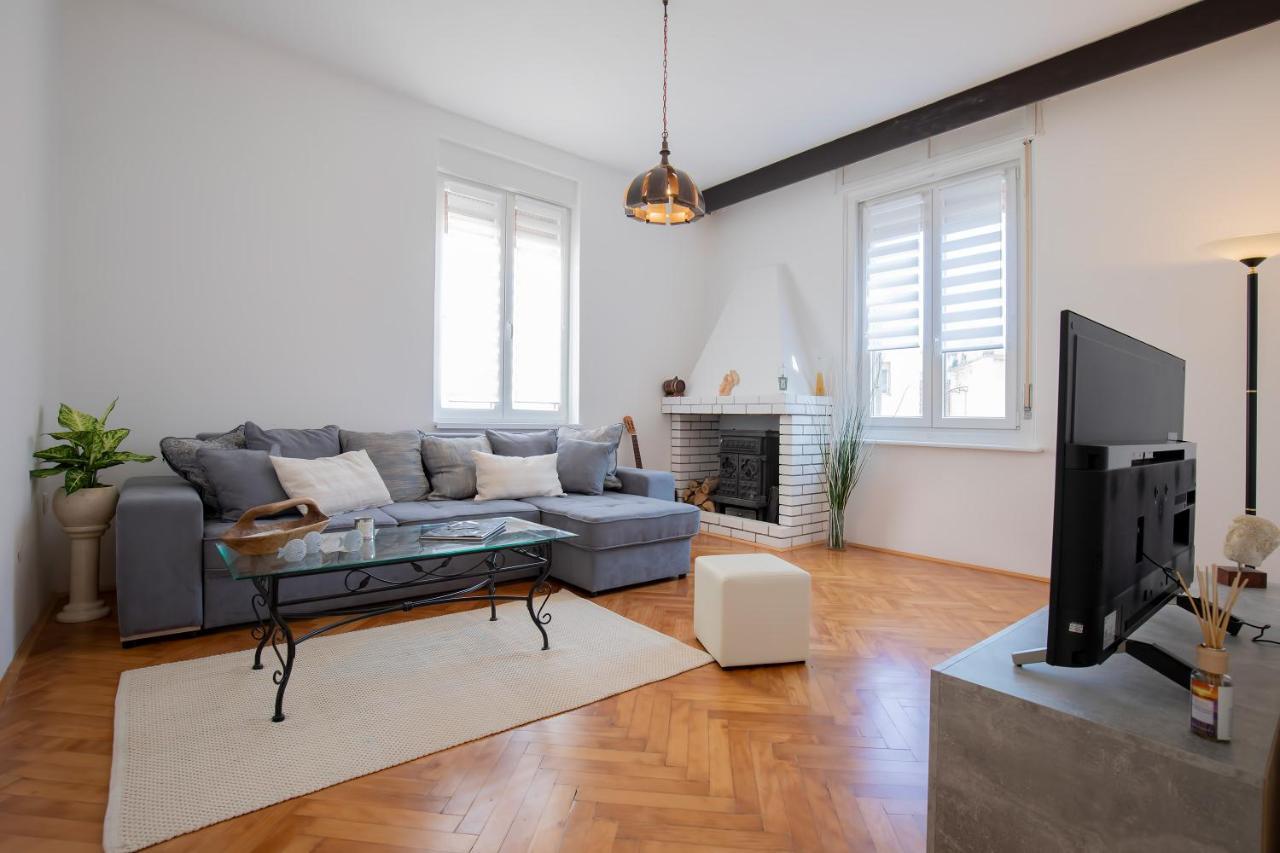 Amphitheater Apartment Пула Екстериор снимка