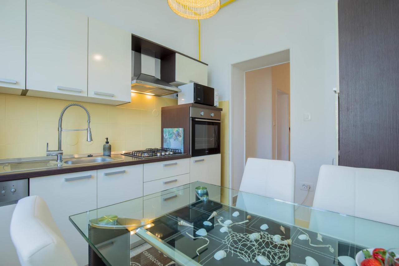 Amphitheater Apartment Пула Екстериор снимка