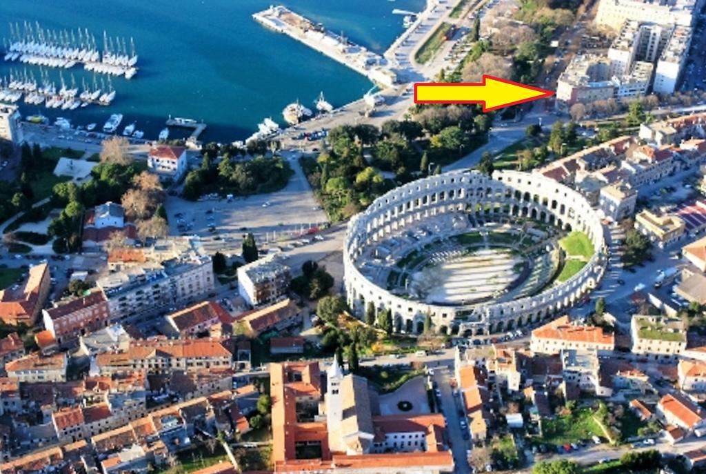 Amphitheater Apartment Пула Екстериор снимка